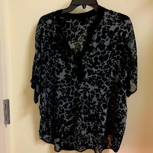 Noir maternity blouse size large